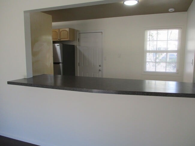 Building Photo - Classic & clean 3 bedroom 1.5 bath 1 story home