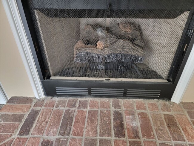 Building Photo - 2 Bedroom 3.5 Bathroom Town home located in the Oak Ridge Meadows Neighborhood