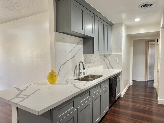 Building Photo - 3527 Rosedale St