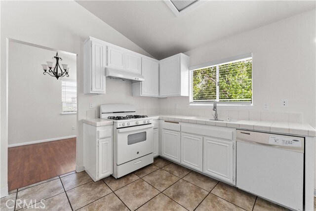 Building Photo - 1232 Kings Rd