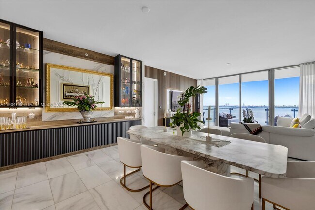 Building Photo - 700 NE 26th Terrace