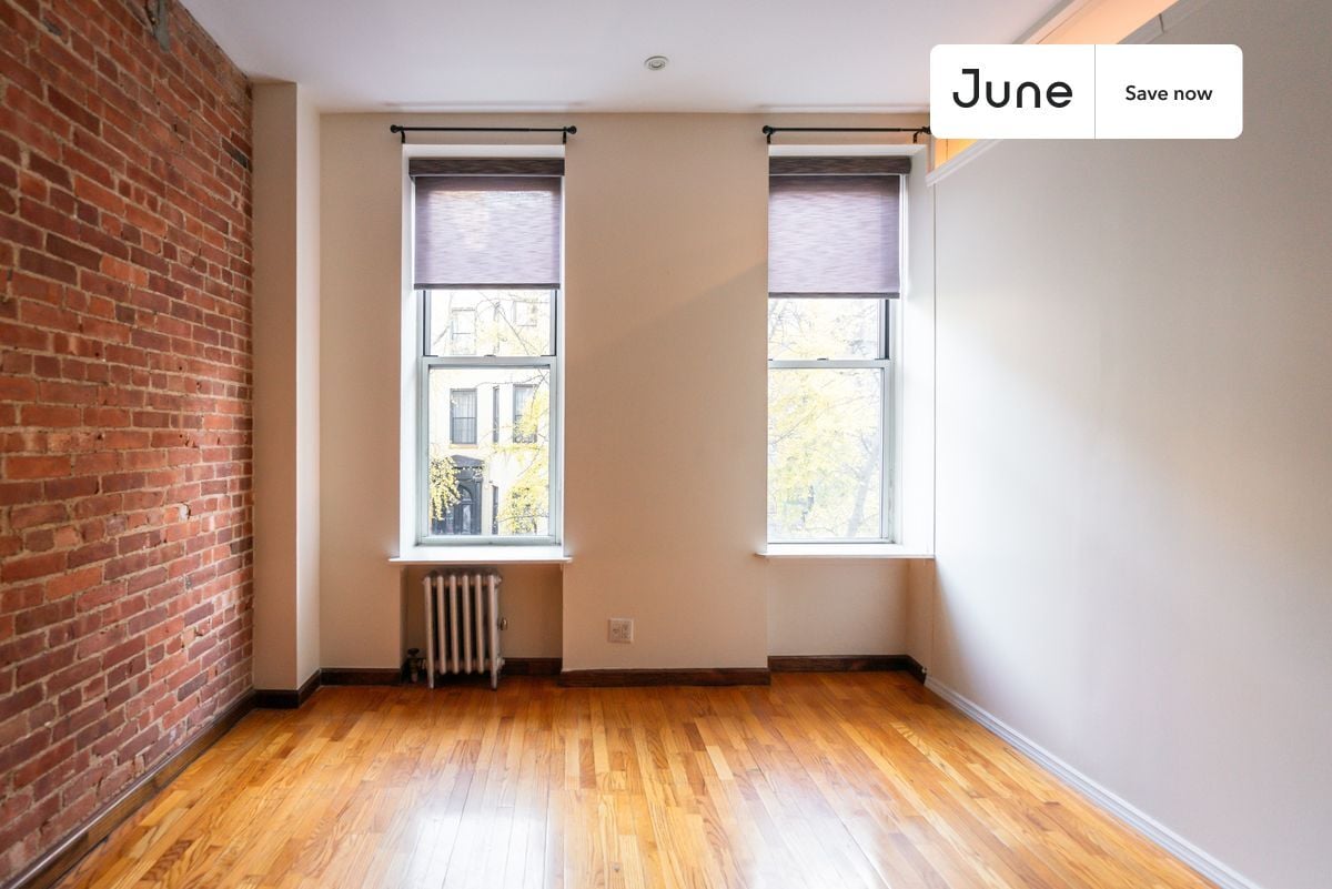 Building Photo - 349 W 46th