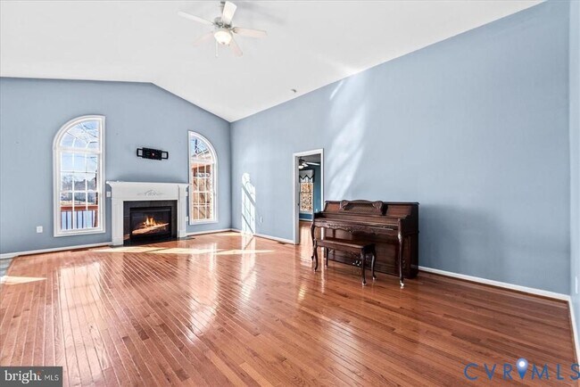 Building Photo - 686 Lake Caroline Dr