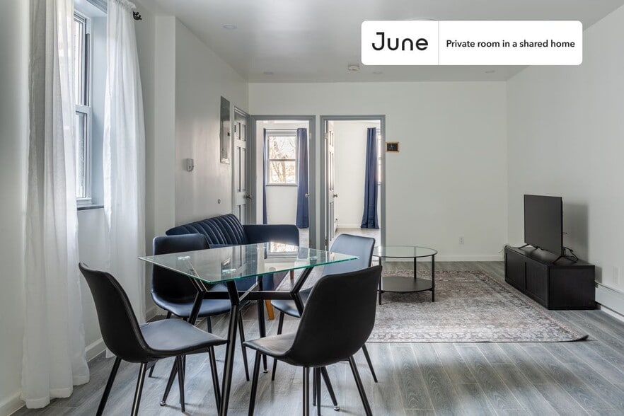 Building Photo - Room in Shared 4 bed/2 bath home