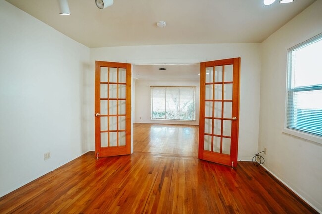 Building Photo - 1911 H St