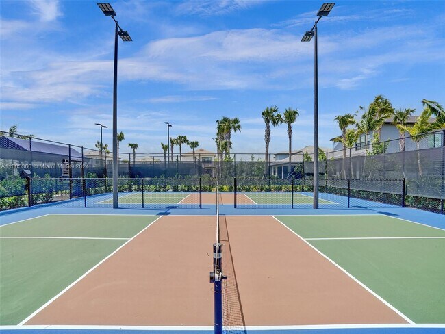 Building Photo - 4536 Silverwood Ln N