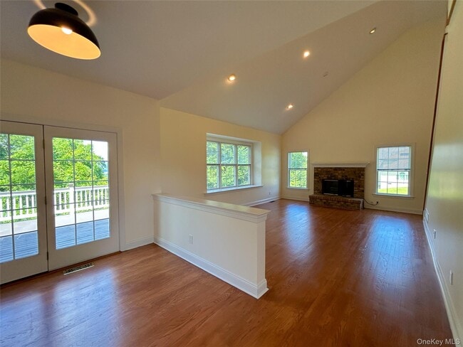 Building Photo - 101 Sunflower Cir