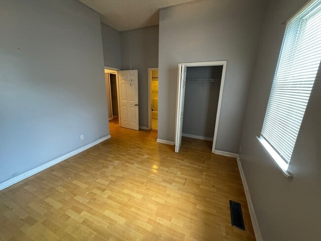 Building Photo - 634 Woolfolk St