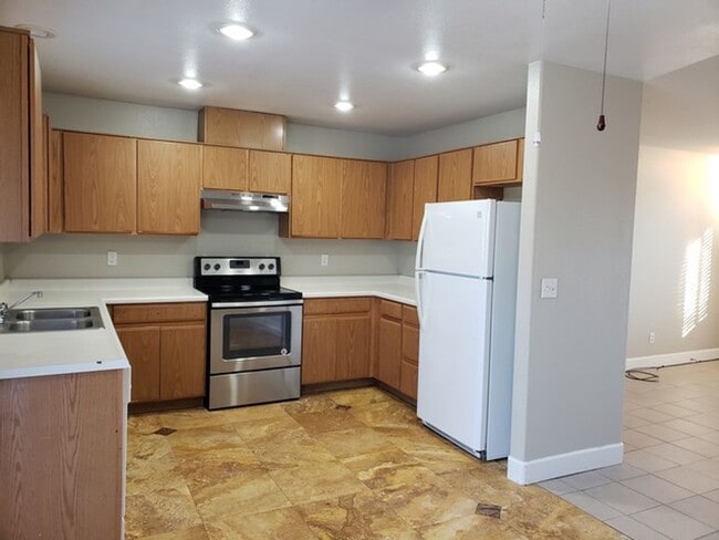 Building Photo - Three Bedroom Stead Home with Storage S...