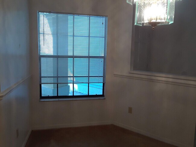 Building Photo - Lovely 3 Bedroom 2 Bathroom HOME!!!