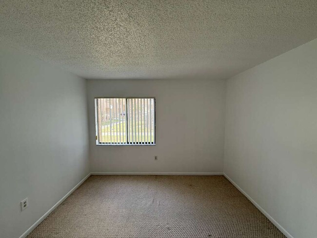 Building Photo - 5333 Vineland Rd