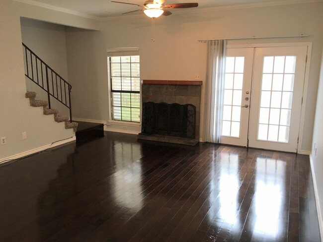 Building Photo - 2924 St Joseph St