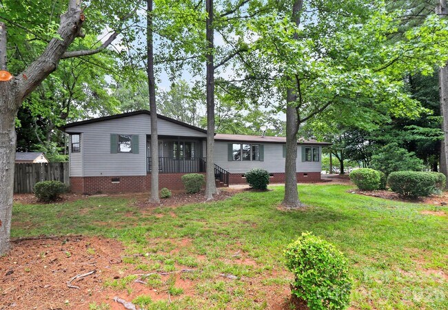 Building Photo - 120 Stepaside Ln