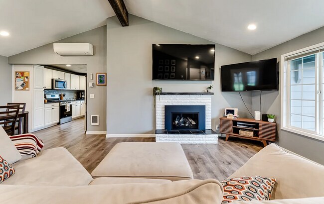 Building Photo - $500 OFF Move in Costs!!