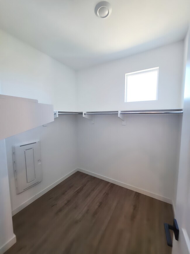 Building Photo - 27589 Sanctuary Ct
