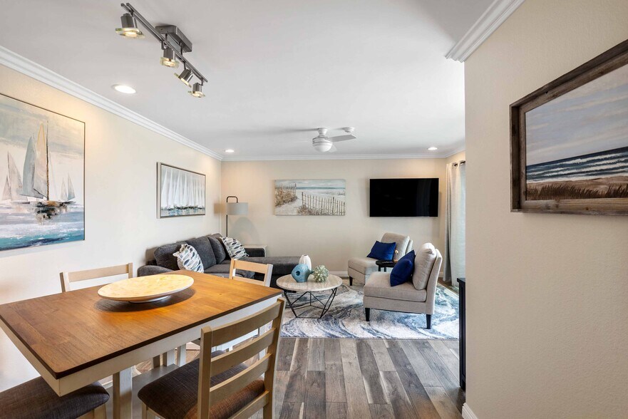 Building Photo - 640 The Village