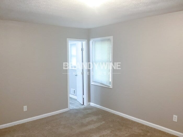 Building Photo - 2150 Moon Dr SW