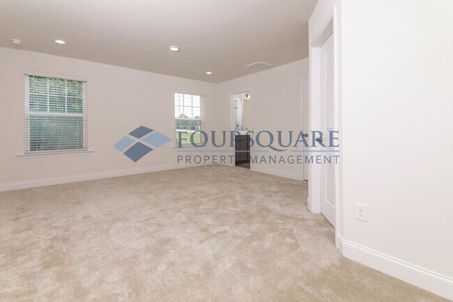 Building Photo - End Unit Townhome | Back Patio with Privac...