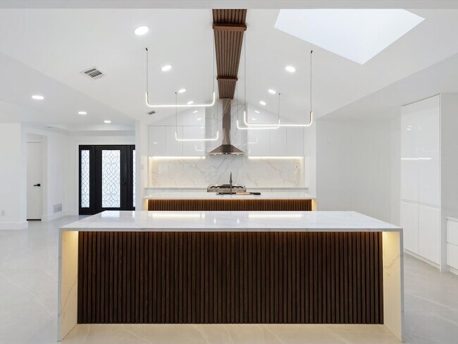 Building Photo - 4321 Cobblers Ln