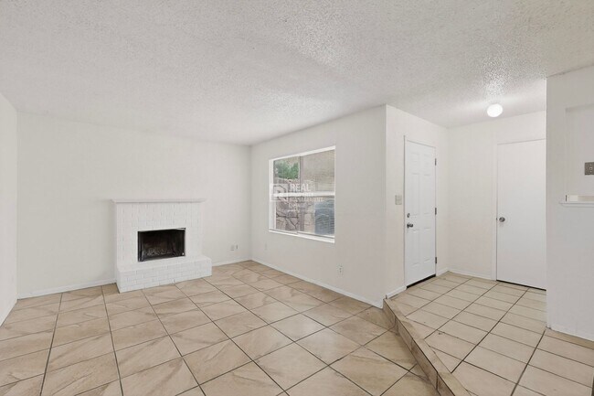 Building Photo - 6808 Trail Lake Dr