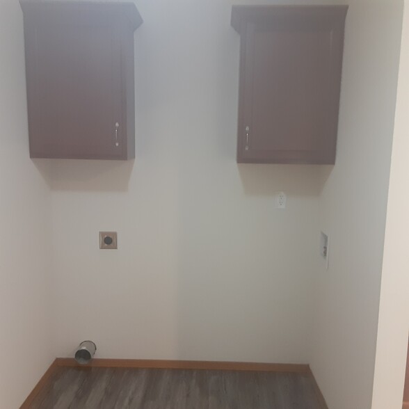 Building Photo - 545 S Walker Ln