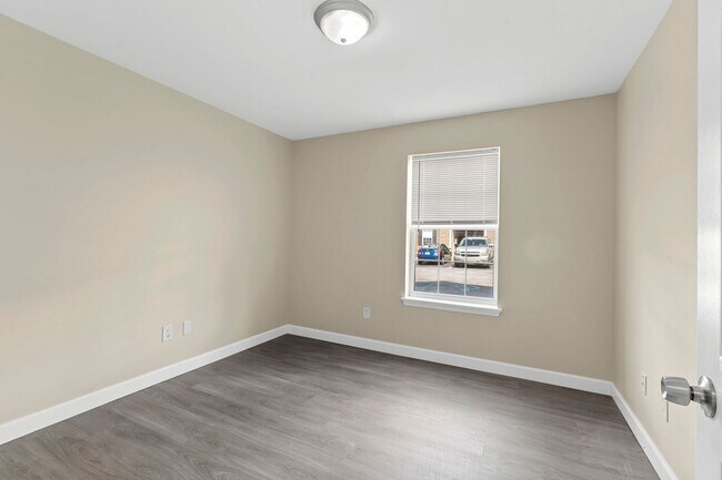 Building Photo - Spacious 2-Bed, 2-Bath Condo