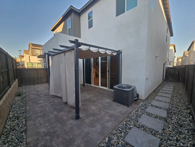 Building Photo - Fresh, Fun & Fully Loaded! 1681 Whitmore L...