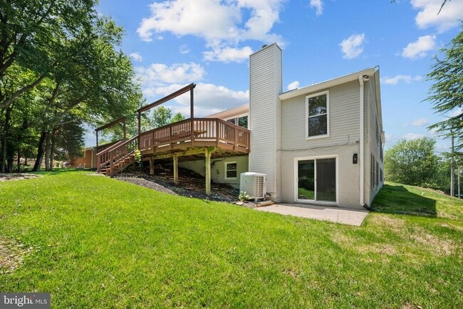 Building Photo - 8200 Clay Dr