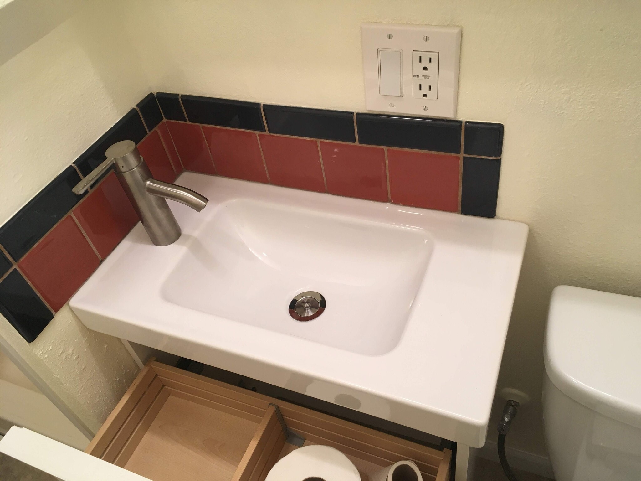 Tiny Sink - 5007 SW Custer St