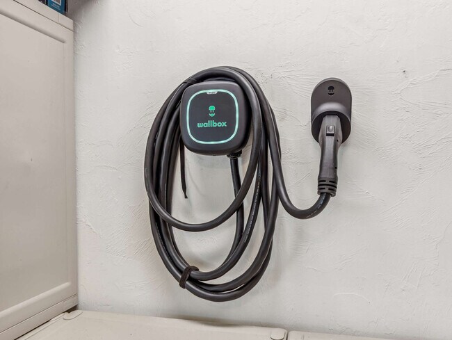 Building Photo - 510 106th Ave N