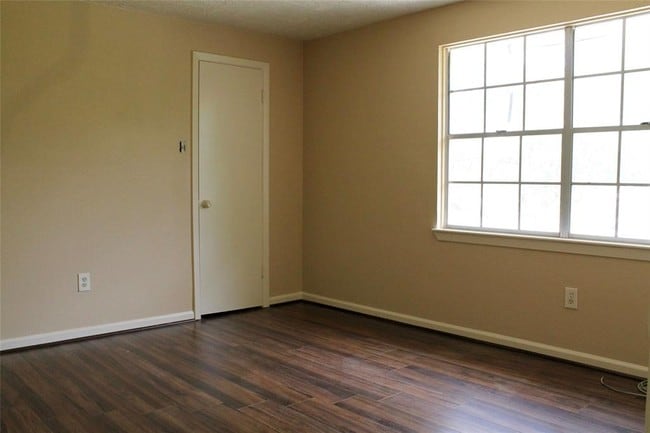 Building Photo - 3806 Old Chocolate Bayou Rd