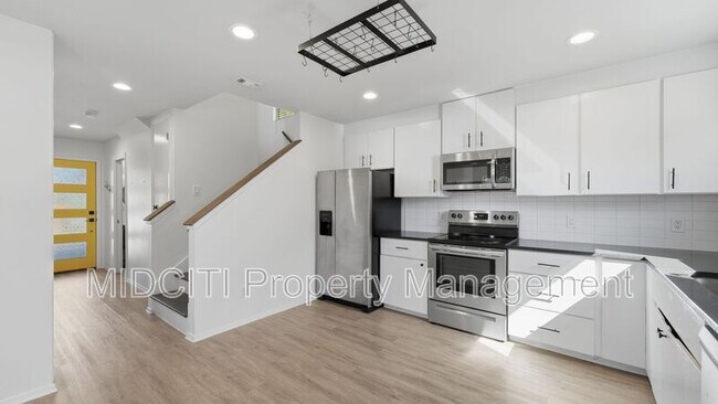 Building Photo - 1198 Green Hill Dr