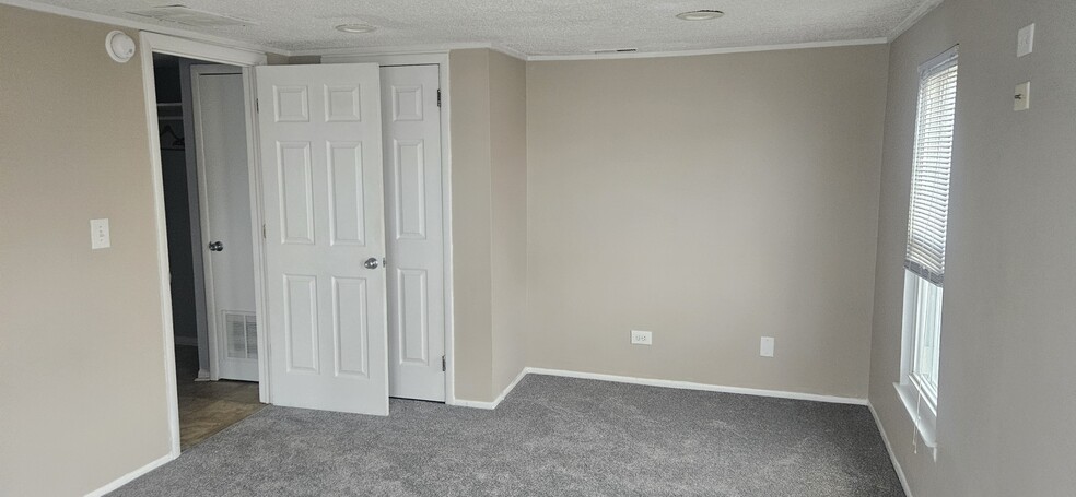 Building Photo - 225 Bay Ave