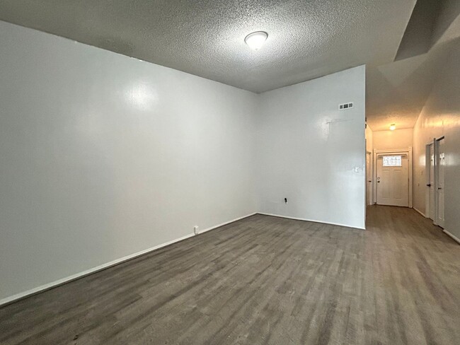 Building Photo - Welcome to this beautiful townhome in Virg...