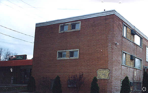 Building Photo - Halloran Park Apartments