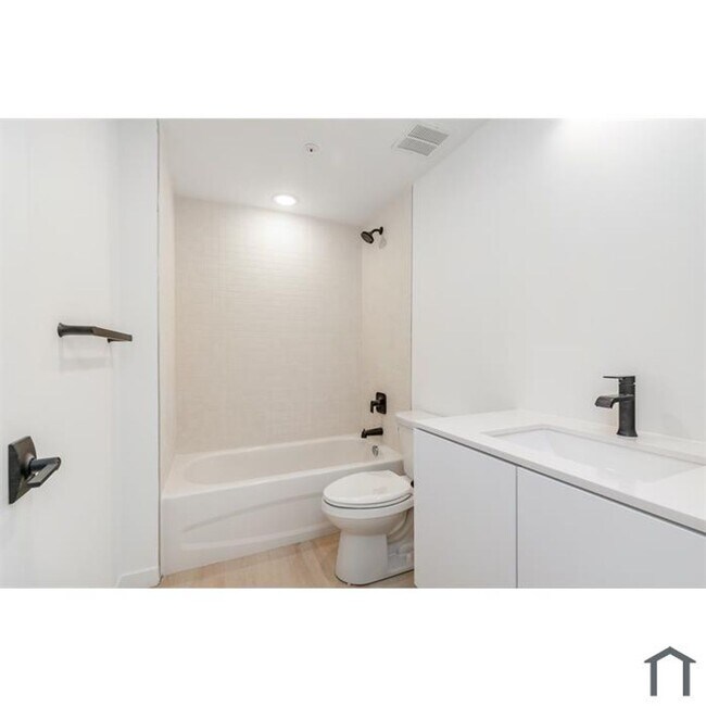 Building Photo - 2717 N Howard St