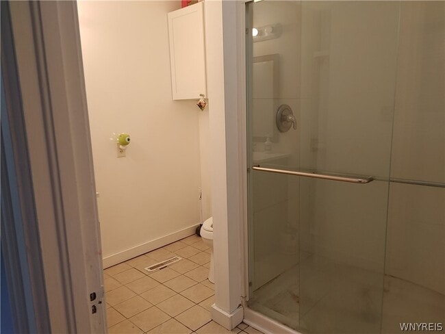 Building Photo - 770 Lake Rd