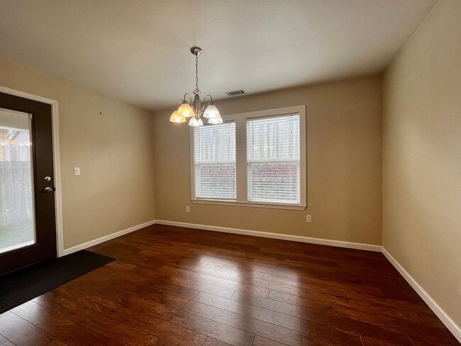 Building Photo - Charming 3 bed 2 bath home with oversized 2 car garage in Humboldt Hill