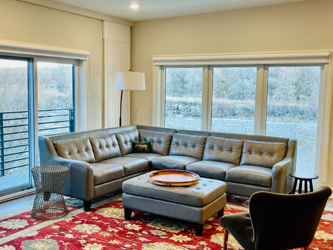 Building Photo - 1001 River Dr