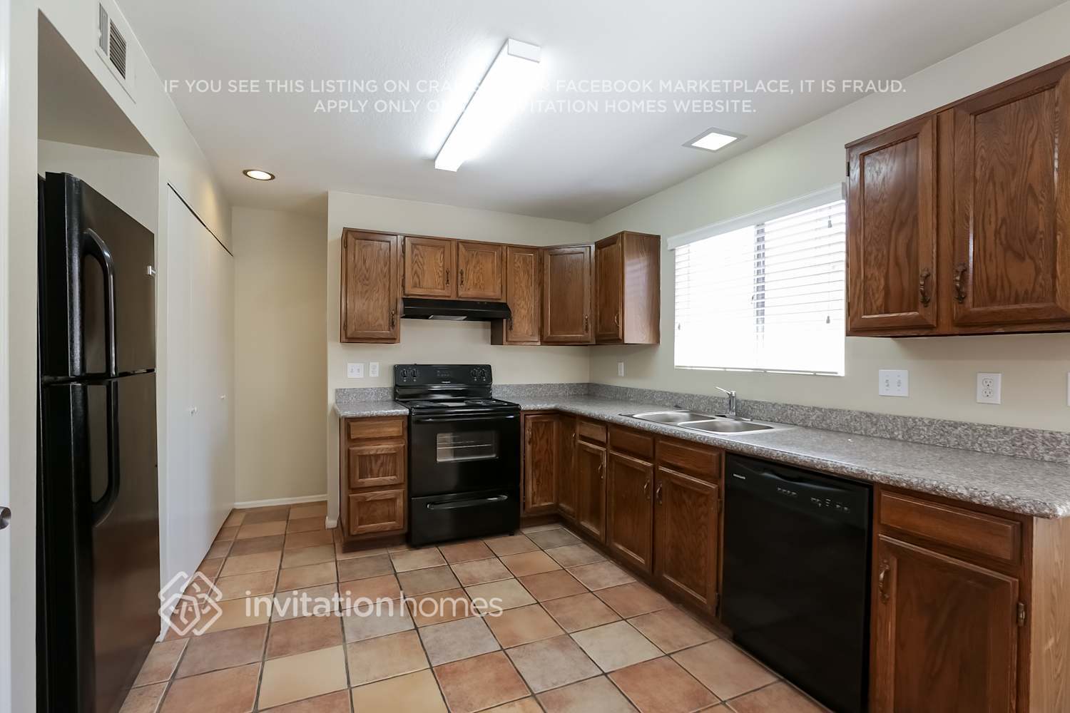 Building Photo - 630 E Jensen St