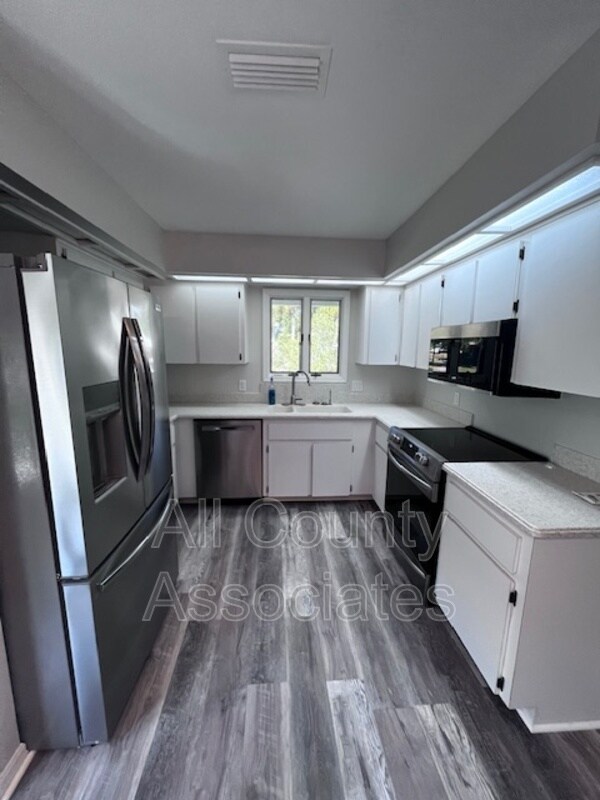 Building Photo - 1007 S Pointe Alexis Dr