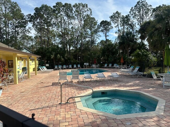 Building Photo - Spacious 3 bedroom condo, perfectly located near shopping & attractions!