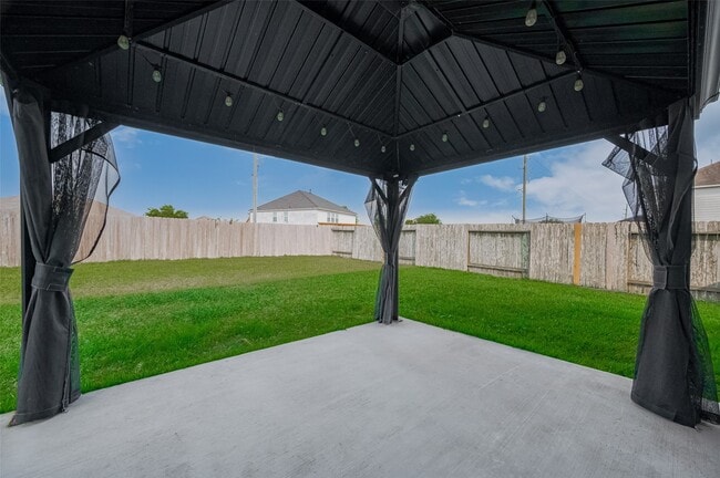Building Photo - 2315 Zephyr Ln