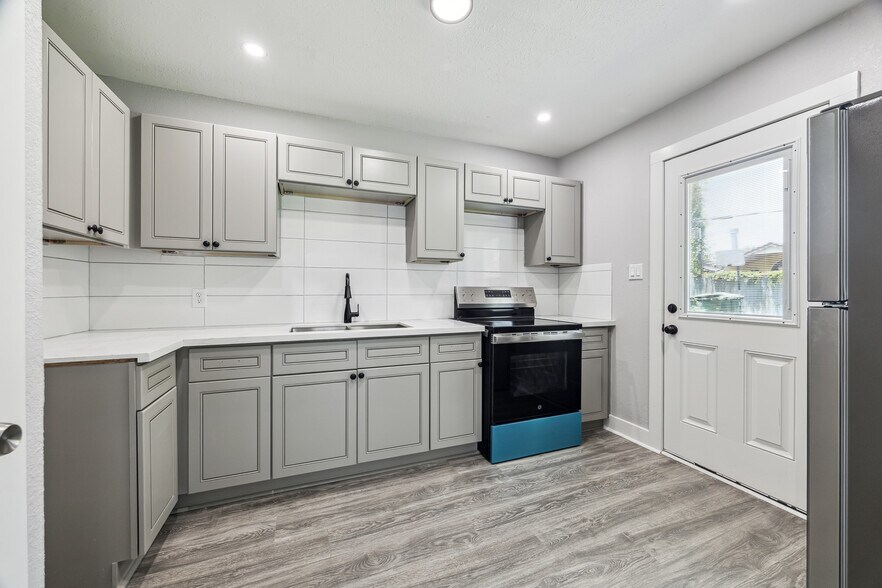 Building Photo - 3431 Rosedale St