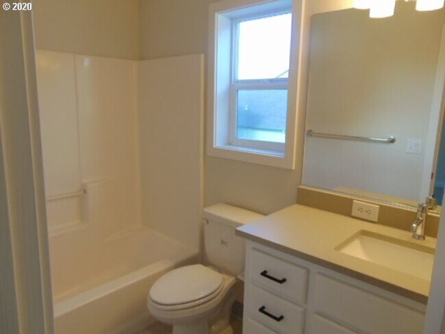 Building Photo - Beautiful 4 Bedroom Home with 2.5 Baths lo...