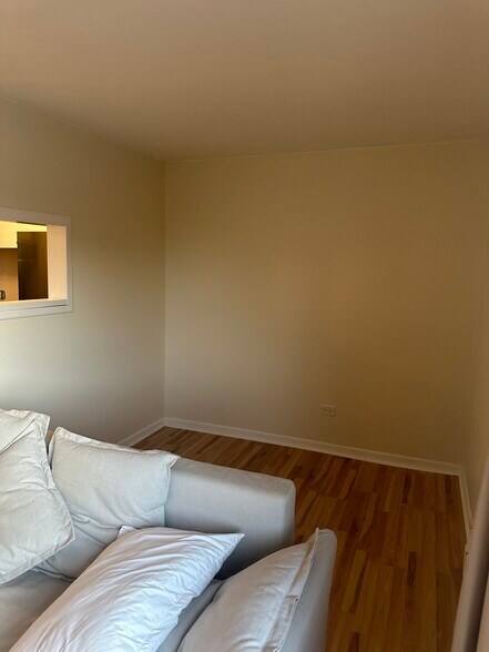 Building Photo - 401 W Webster Ave