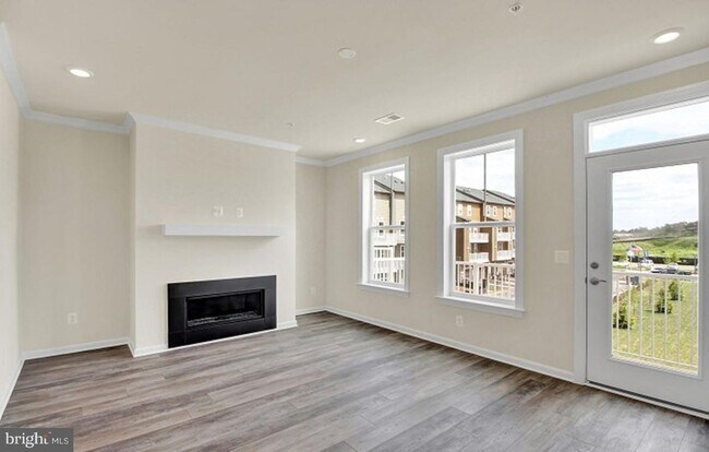 Building Photo - 45133 Kincora Dr