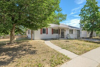 Building Photo - Spacious 3BR Home with Sunroom, Bonus Room & Large Yard