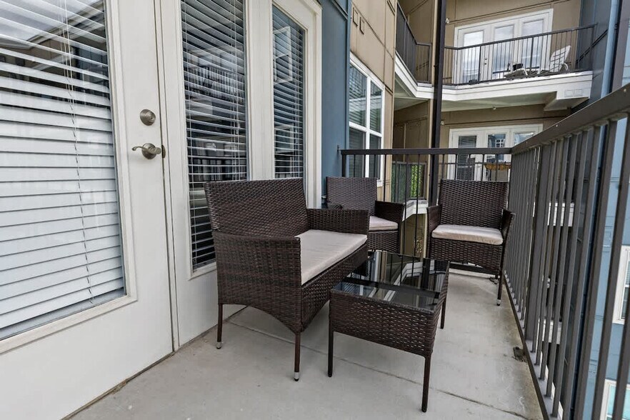 Building Photo - 205 S Kings Dr