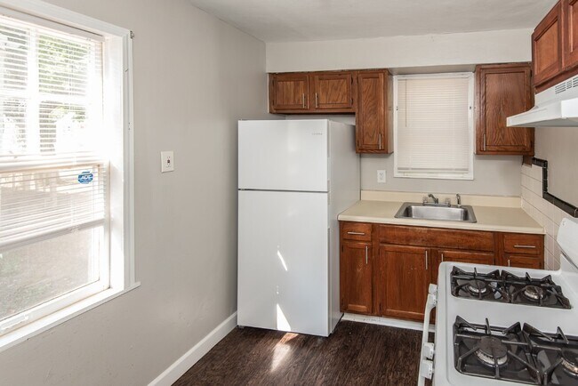 Building Photo - 320 Henquin Dr